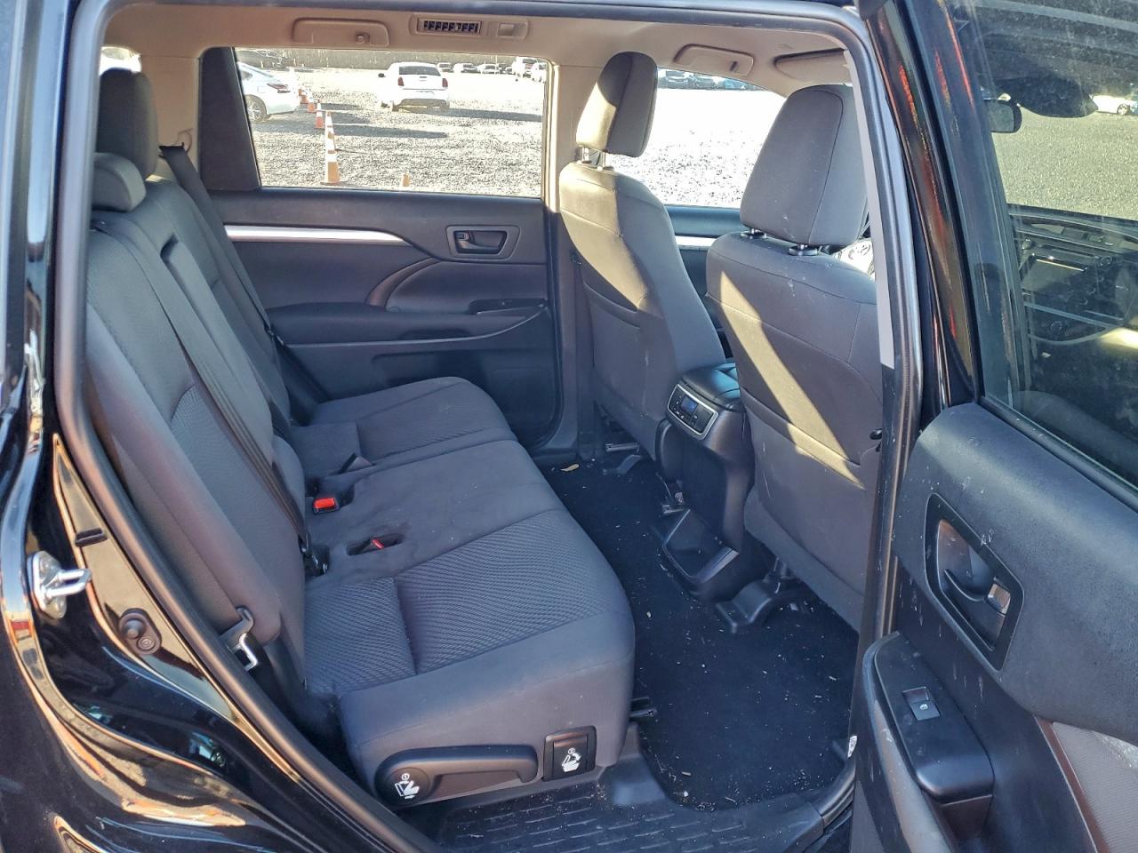 2019 TOYOTA HIGHLANDER LE photo 11