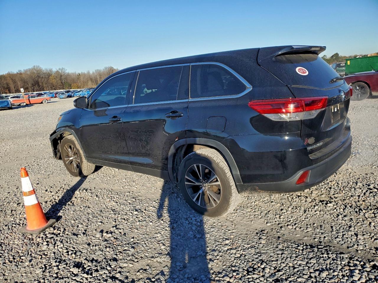 2019 TOYOTA HIGHLANDER LE photo 2