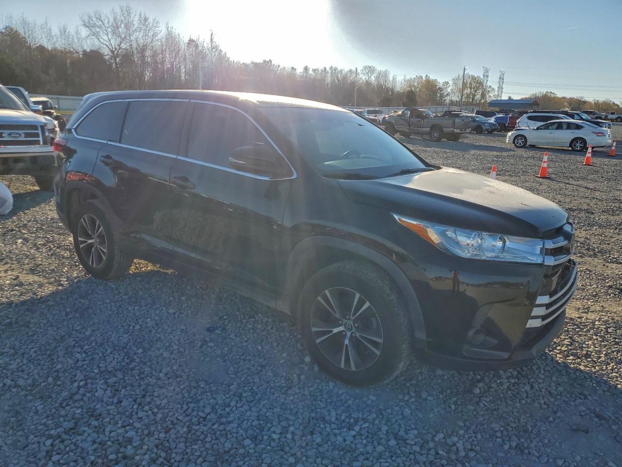 2019 TOYOTA HIGHLANDER LE photo 4