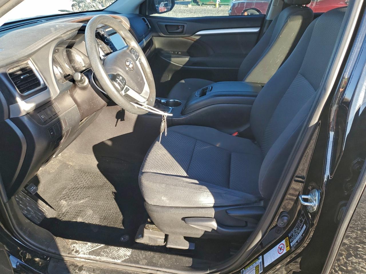 2019 TOYOTA HIGHLANDER LE photo 7