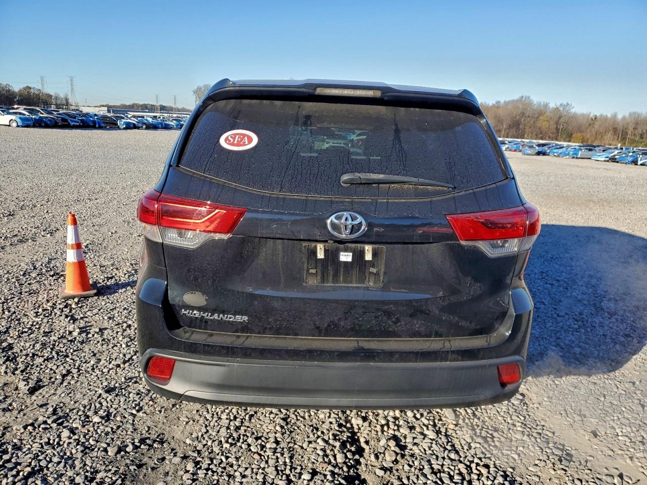 2019 TOYOTA HIGHLANDER LE photo 6