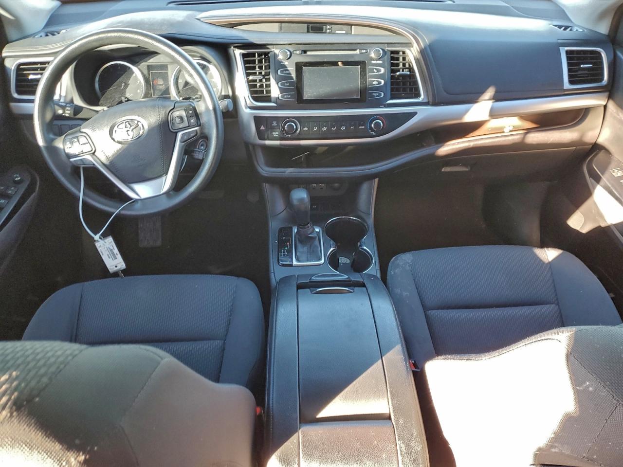 2019 TOYOTA HIGHLANDER LE photo 8