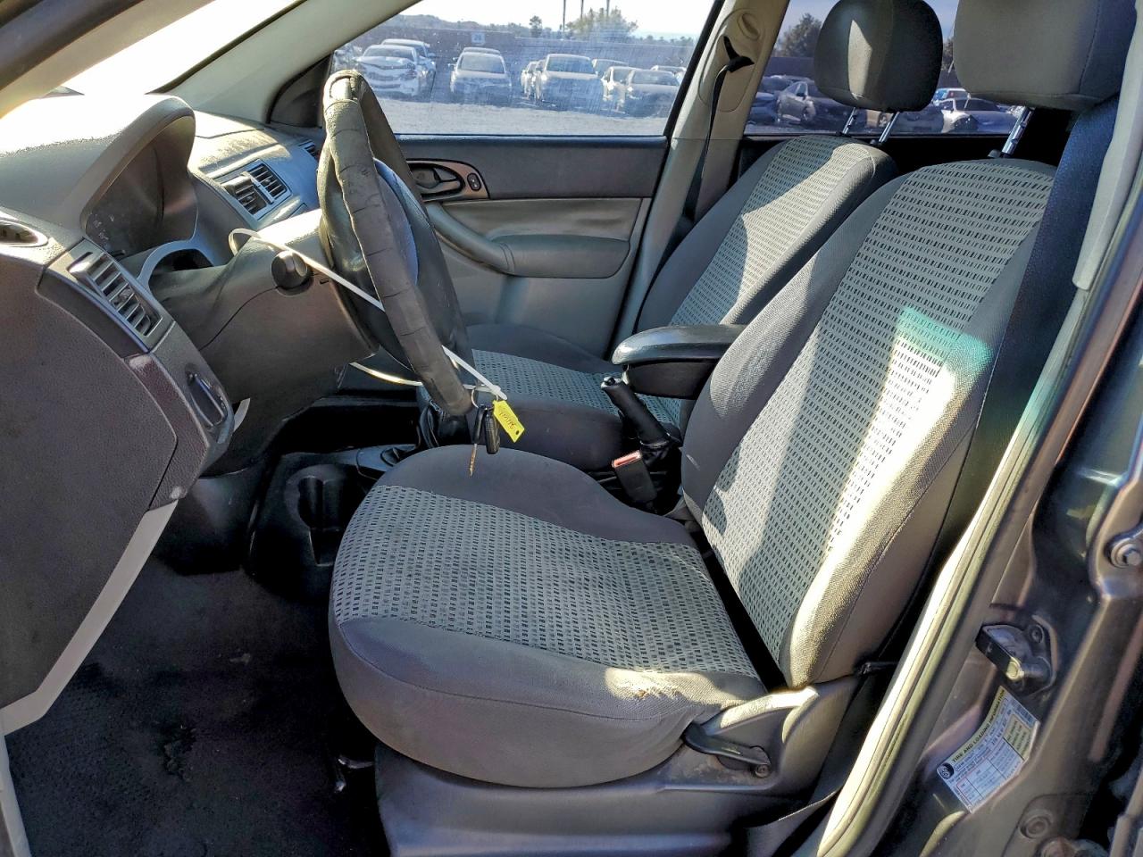 2007 FORD FOCUS ZX4 photo 7