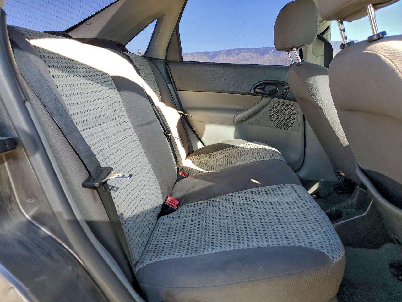 2007 FORD FOCUS ZX4 photo 10