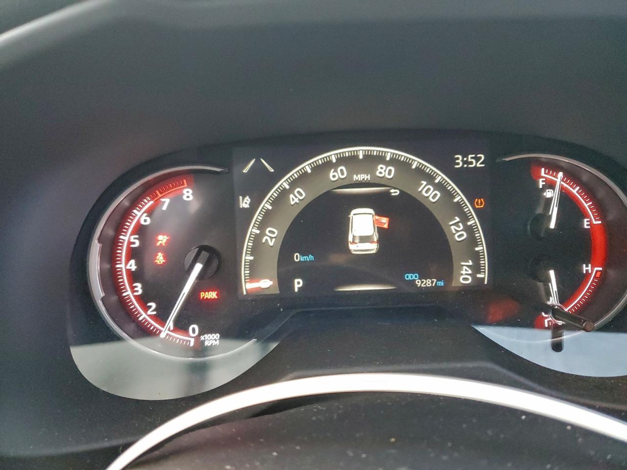 2024 TOYOTA RAV4 LE photo 9