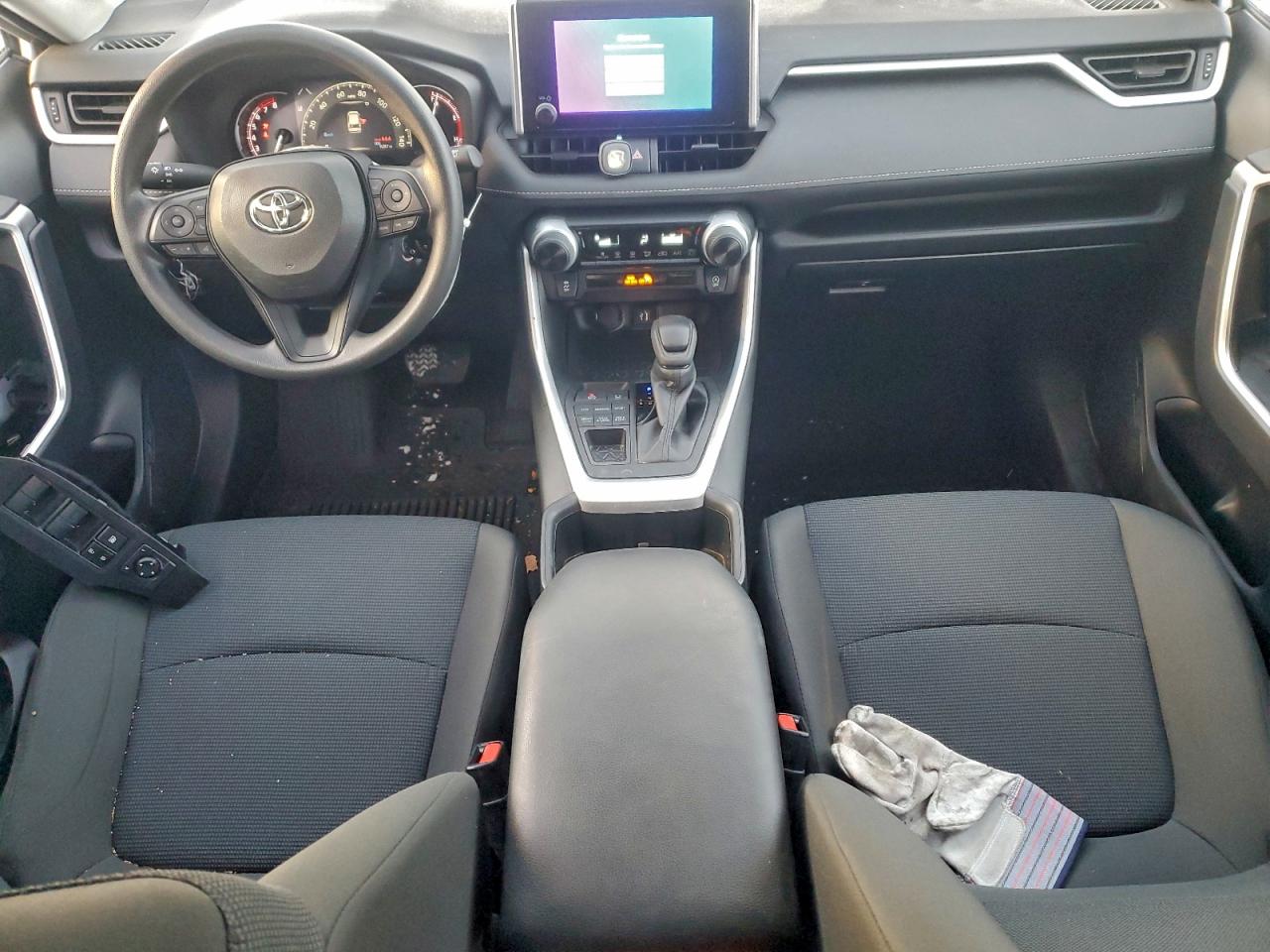 2024 TOYOTA RAV4 LE photo 8