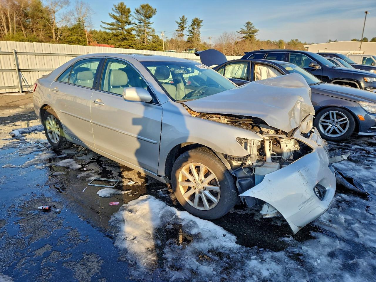 2011 TOYOTA CAMRY SE photo 4