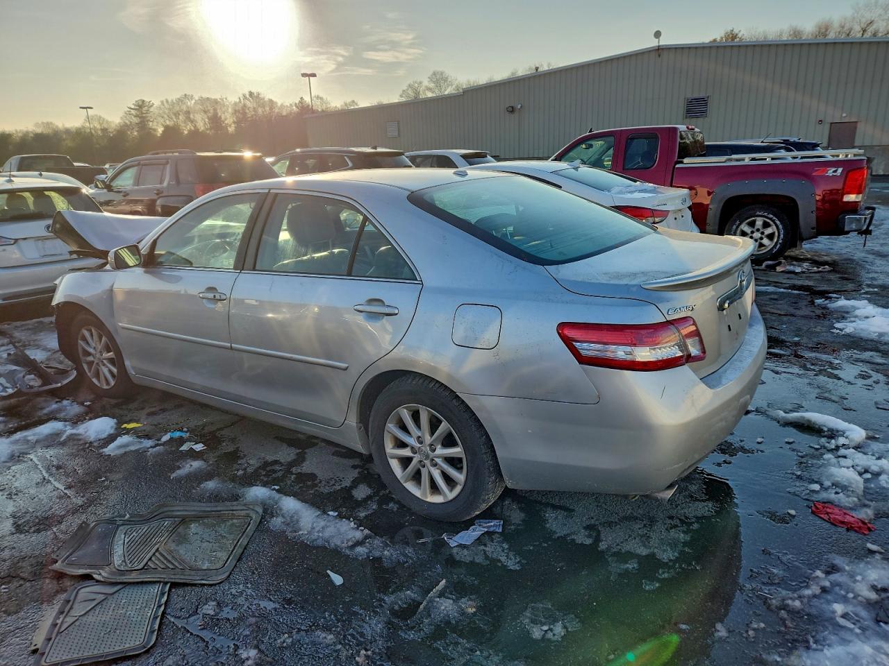 2011 TOYOTA CAMRY SE photo 2