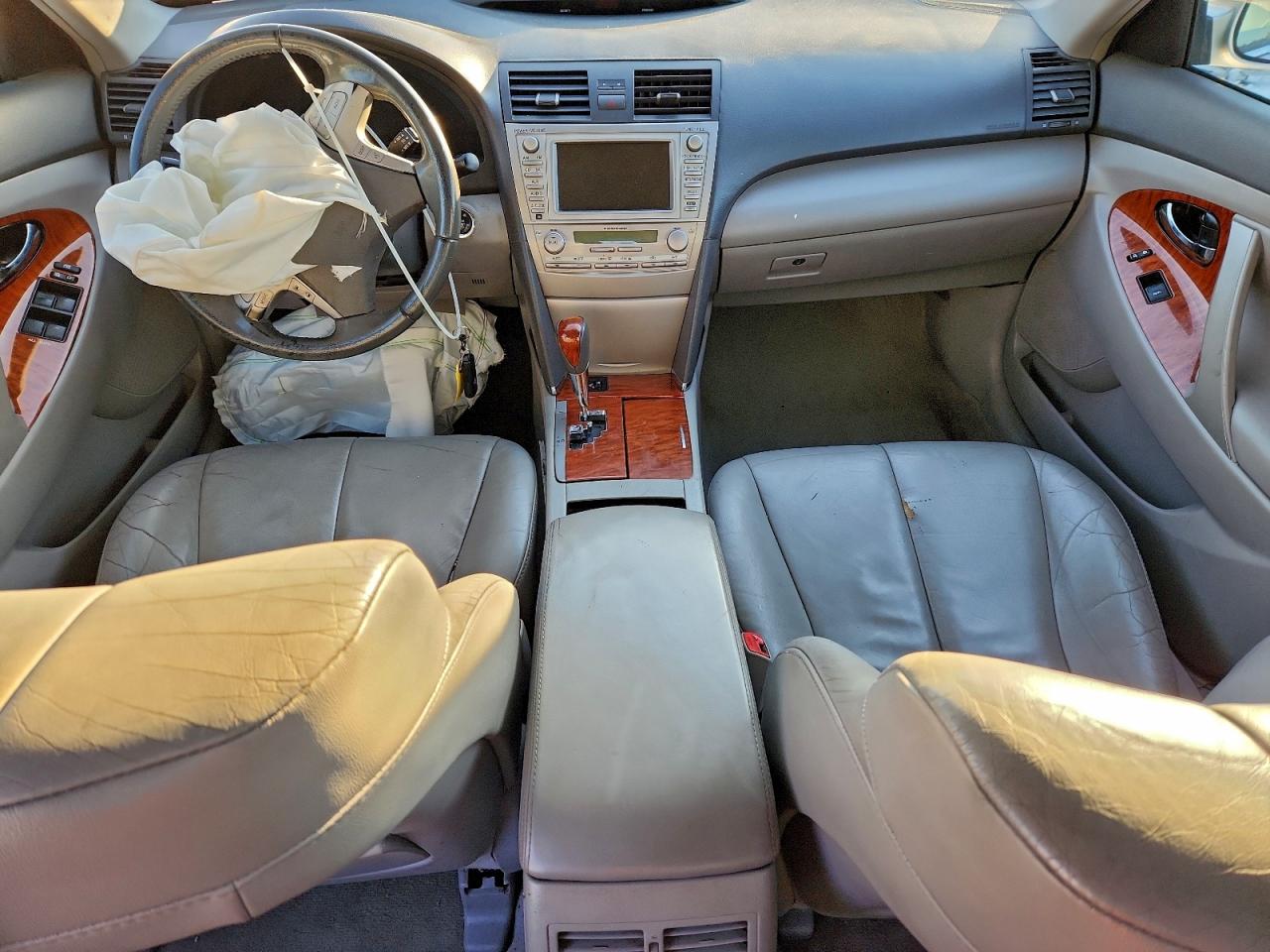 2011 TOYOTA CAMRY SE photo 8