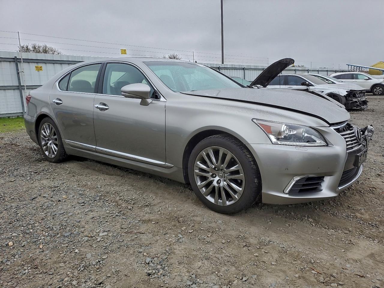 2016 LEXUS LS 460 photo 4