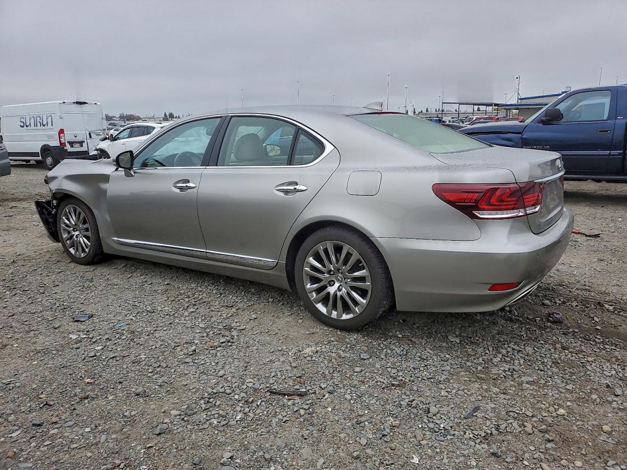 2016 LEXUS LS 460 photo 2