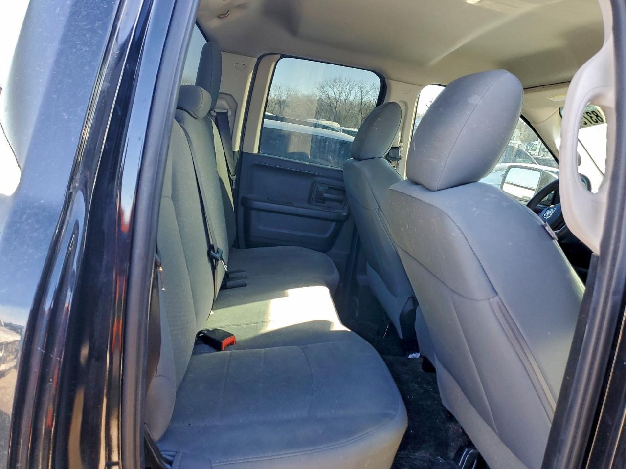 2016 RAM 1500 ST photo 19