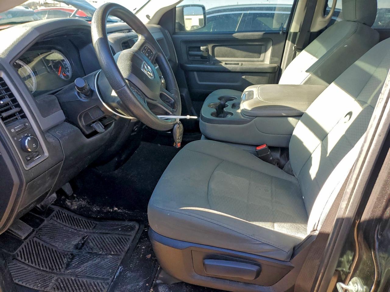 2016 RAM 1500 ST photo 13