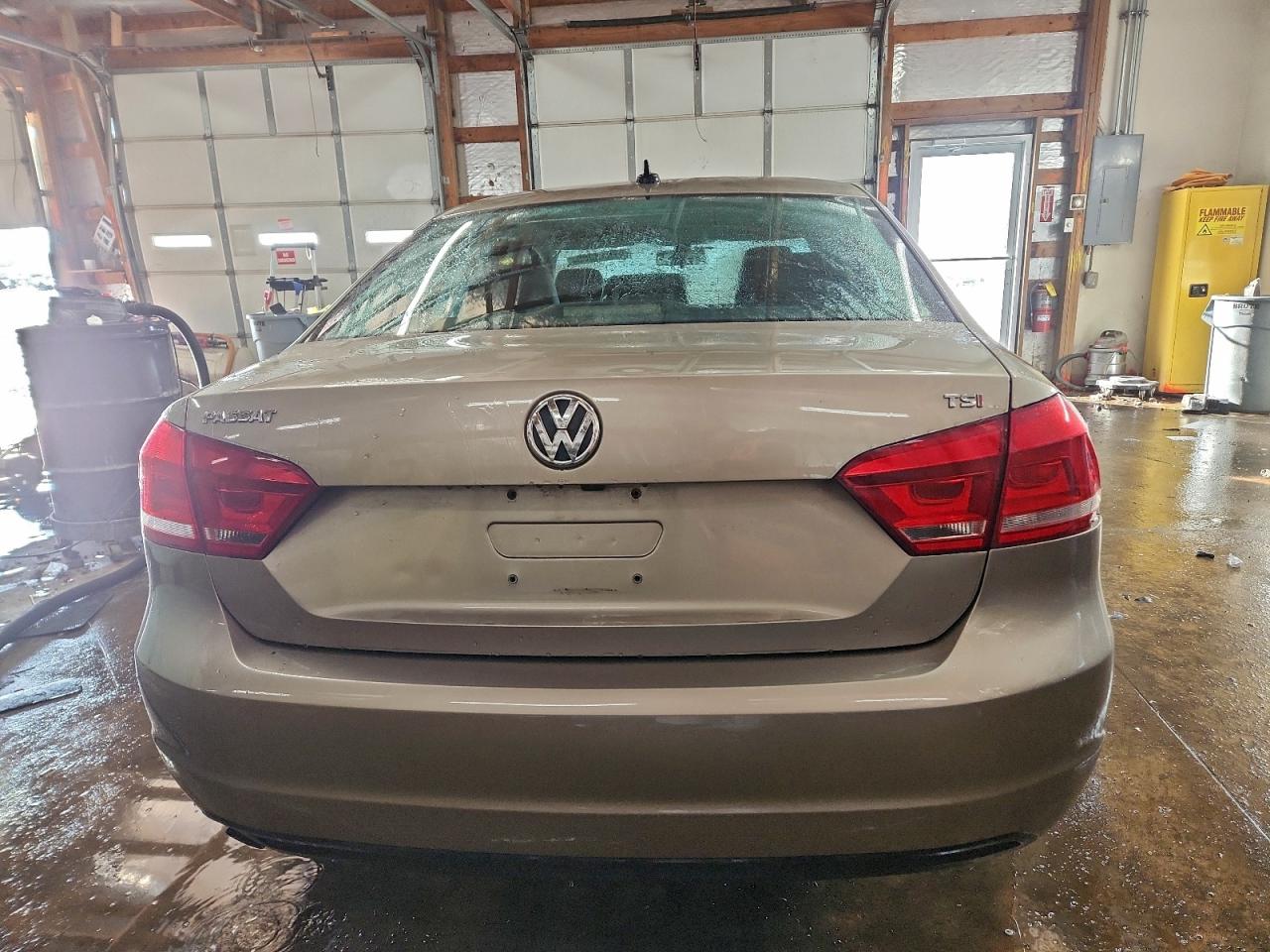 2015 VOLKSWAGEN PASSAT S photo 11