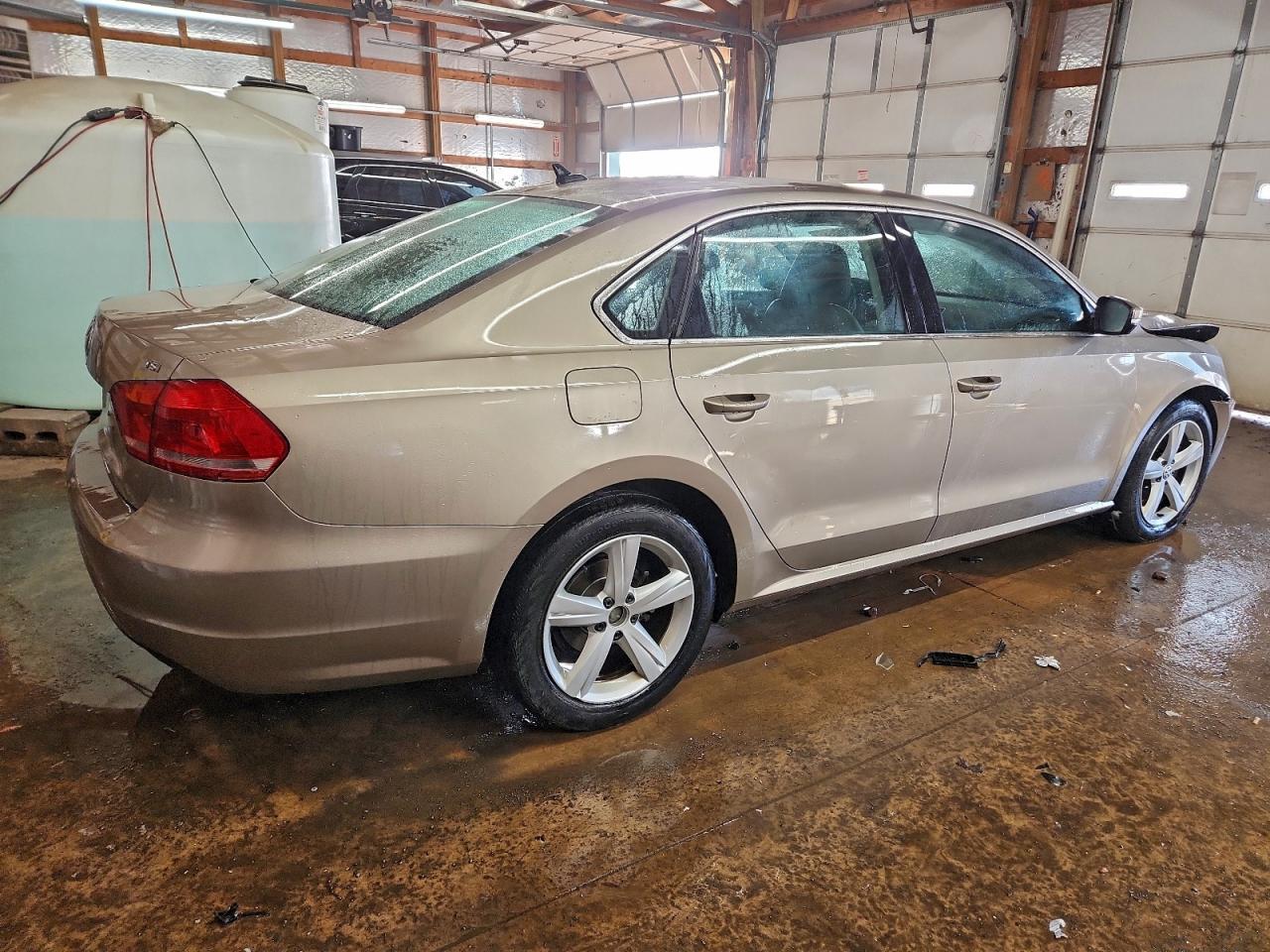 2015 VOLKSWAGEN PASSAT S photo 5