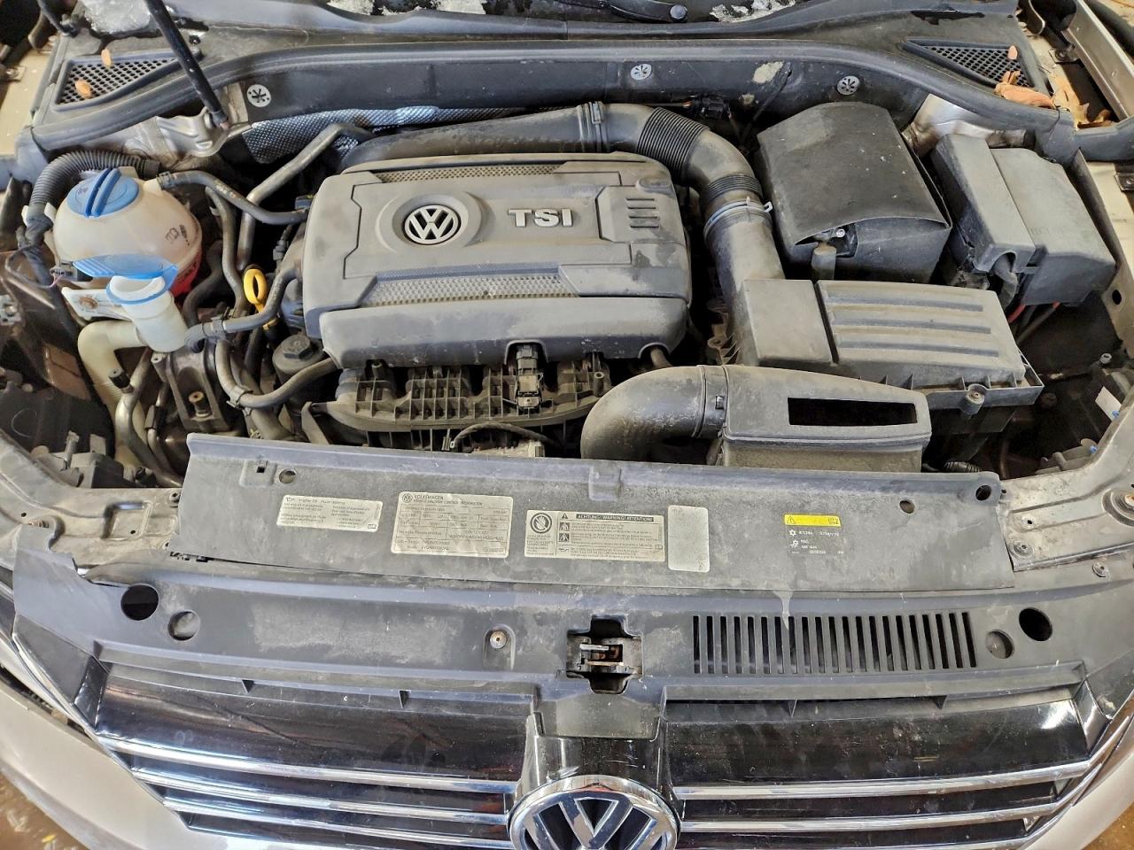 2015 VOLKSWAGEN PASSAT S photo 21