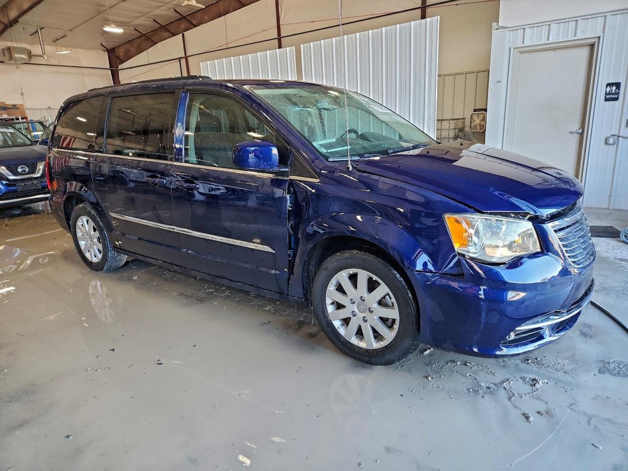 2013 CHRYSLER TOWN & COUNTRY TOURING photo 4