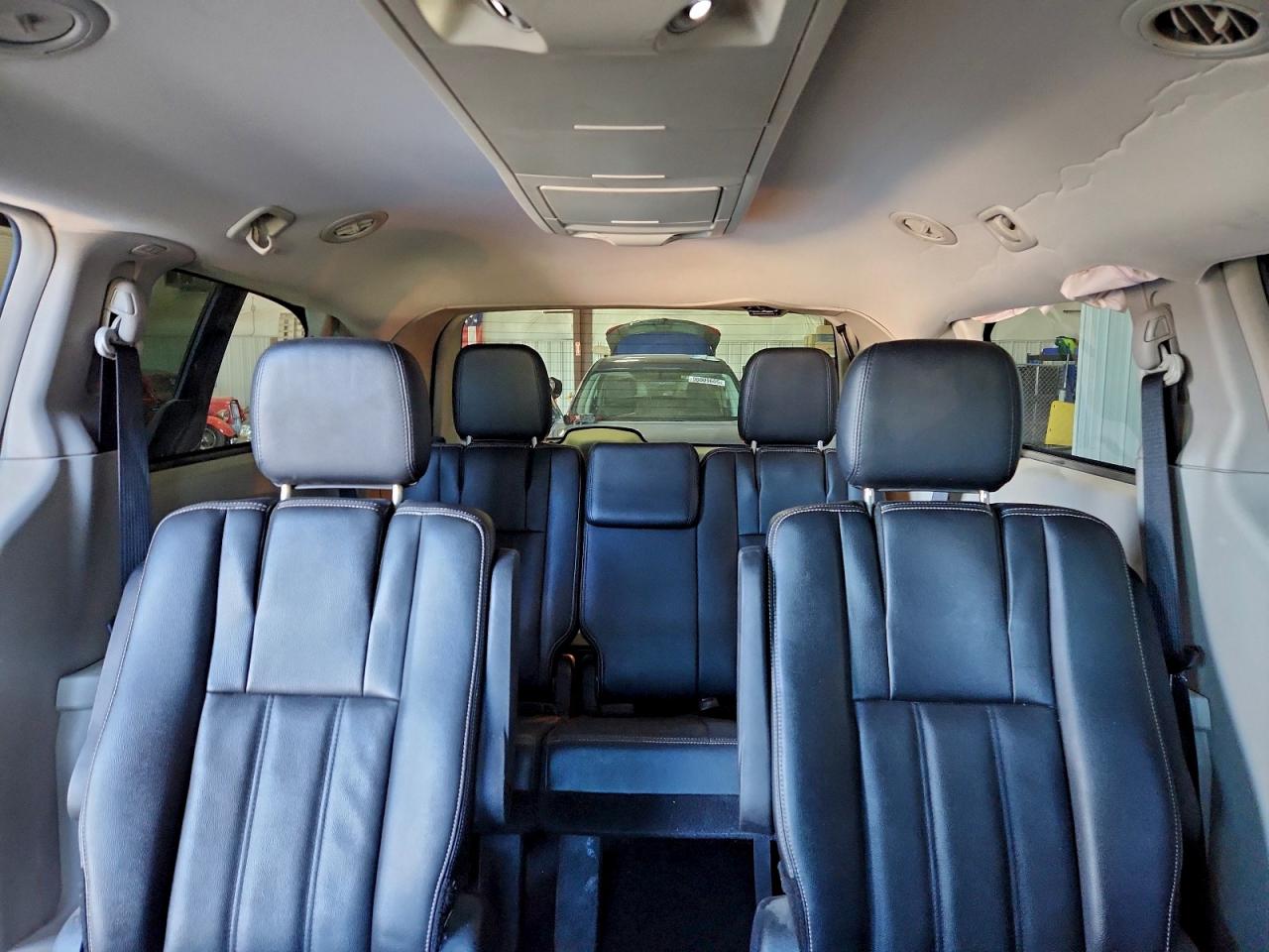 2013 CHRYSLER TOWN & COUNTRY TOURING photo 10