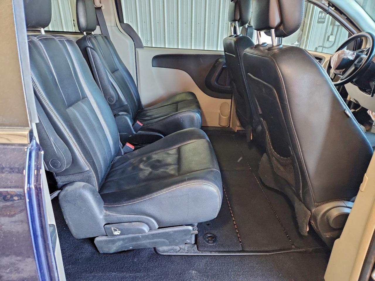 2013 CHRYSLER TOWN & COUNTRY TOURING photo 11