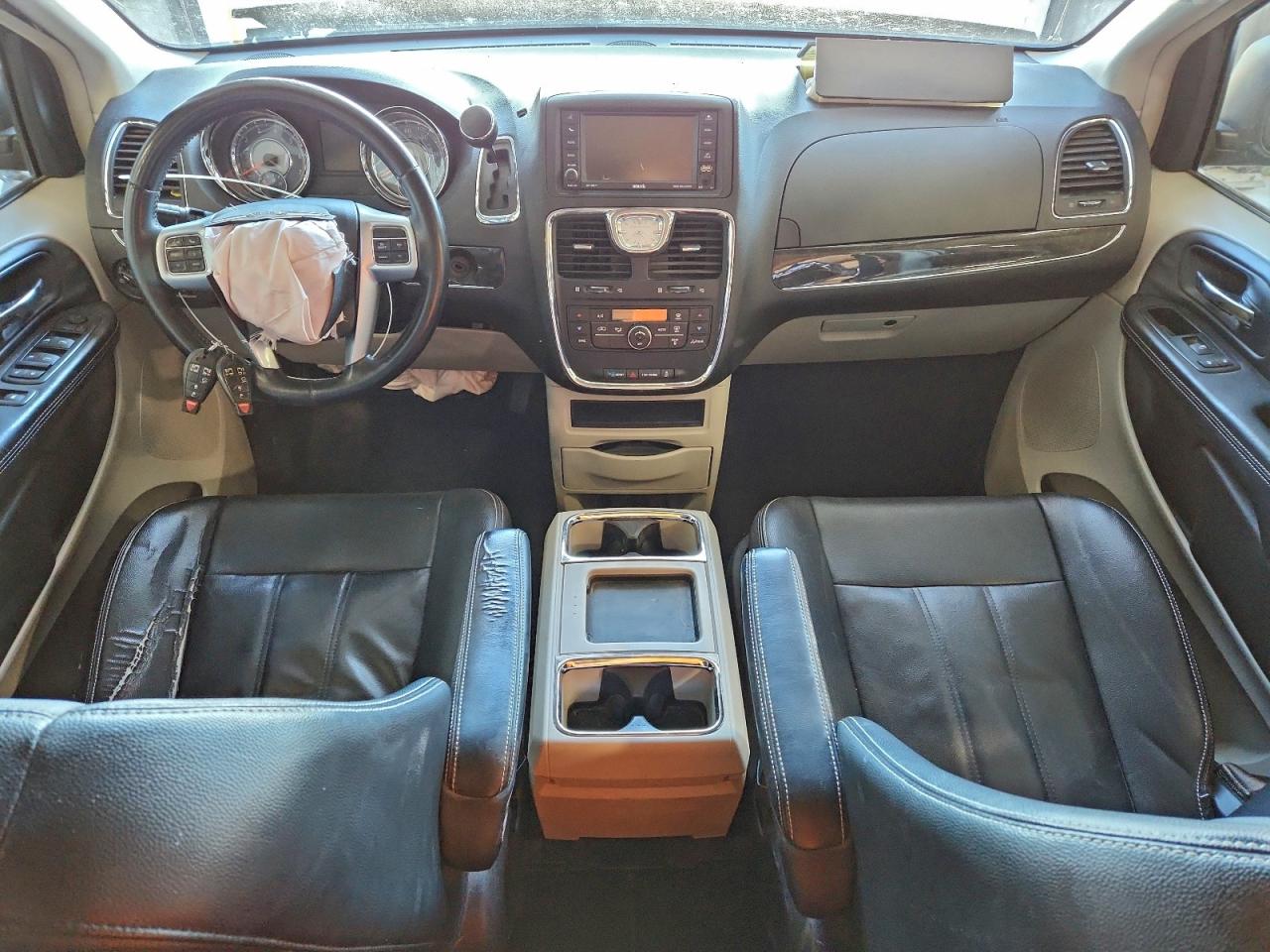 2013 CHRYSLER TOWN & COUNTRY TOURING photo 8