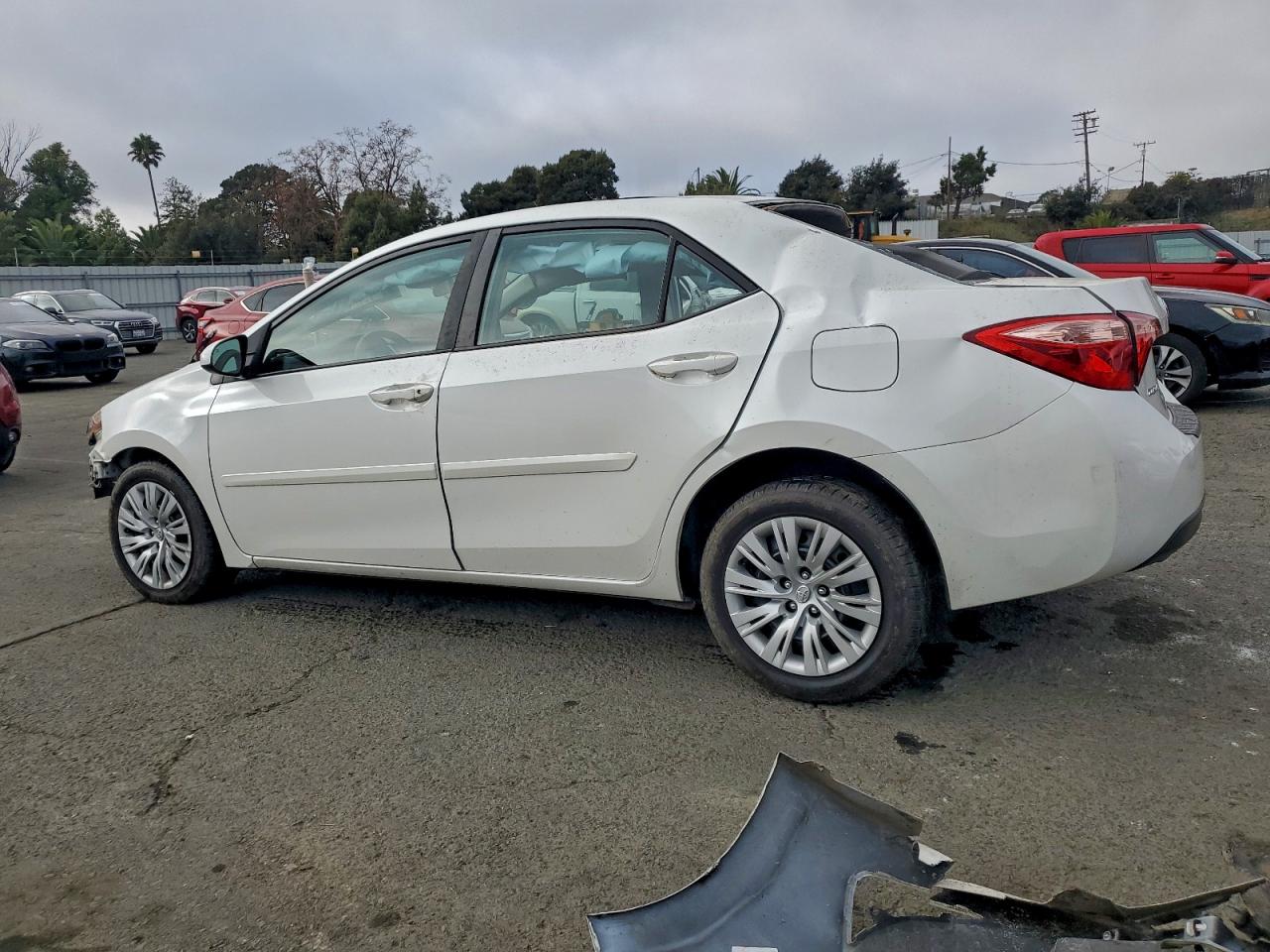 2018 TOYOTA COROLLA L photo 3