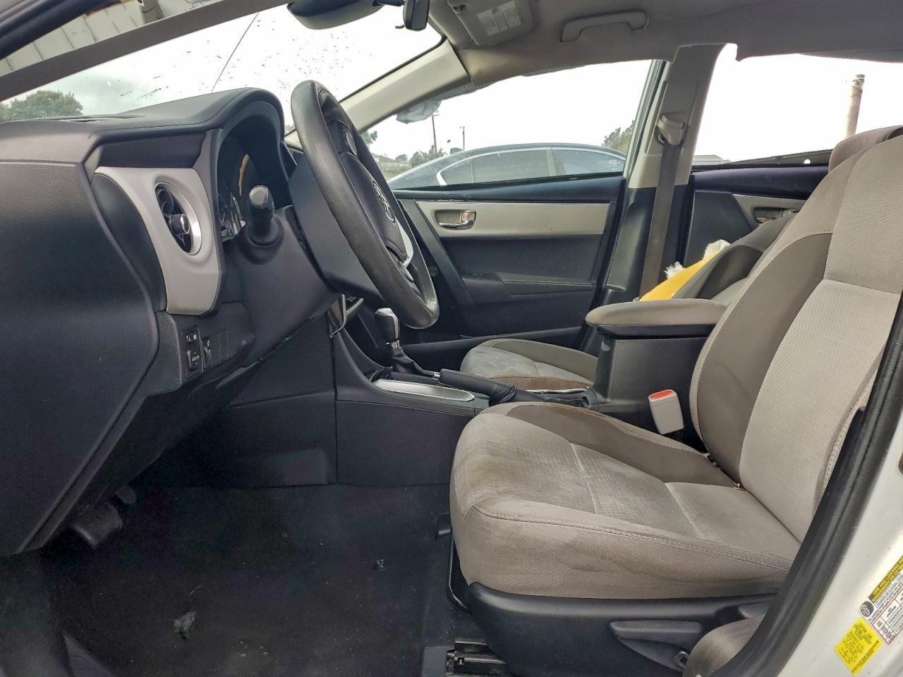 2018 TOYOTA COROLLA L photo 13