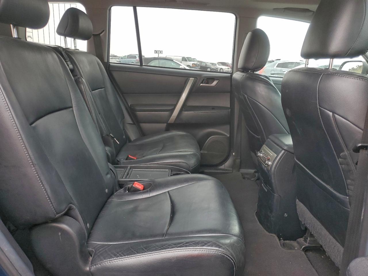 2012 TOYOTA HIGHLANDER BASE photo 11