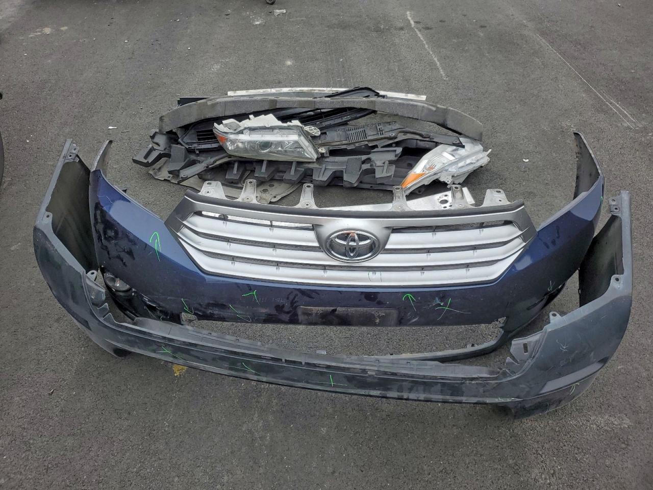 2012 TOYOTA HIGHLANDER BASE photo 13