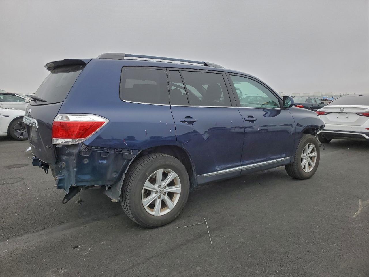 2012 TOYOTA HIGHLANDER BASE photo 3