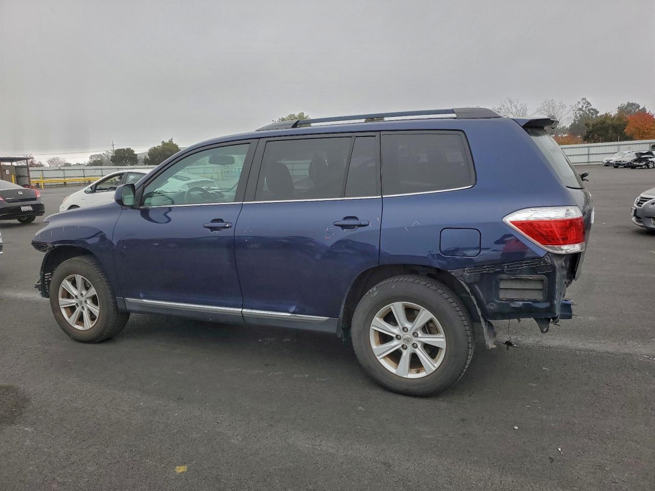 2012 TOYOTA HIGHLANDER BASE photo 2
