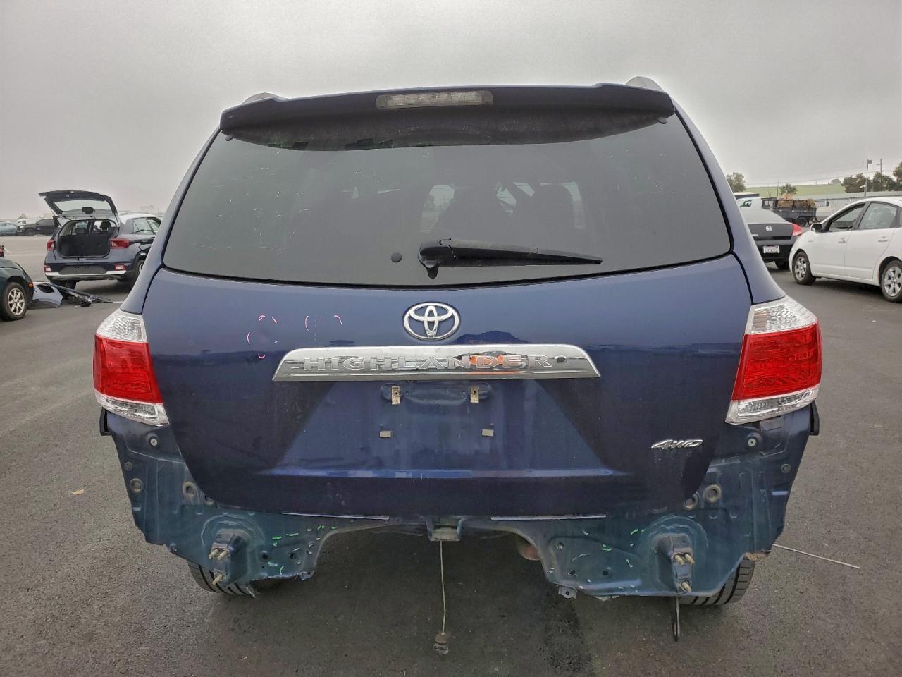 2012 TOYOTA HIGHLANDER BASE photo 6