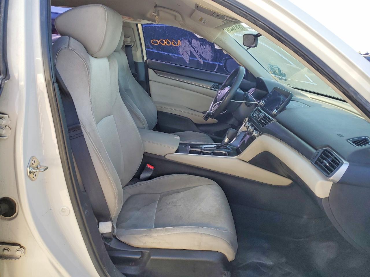 2020 HONDA ACCORD LX photo 13