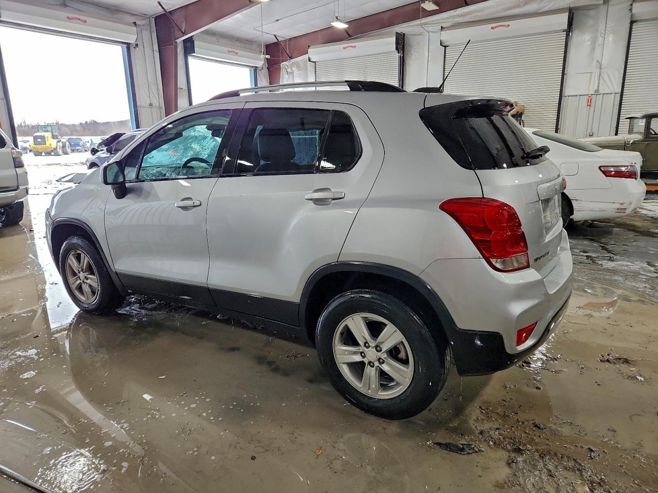 2021 CHEVROLET TRAX 1LT photo 2