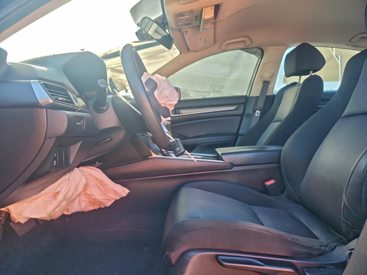 2018 HONDA ACCORD LX photo 7