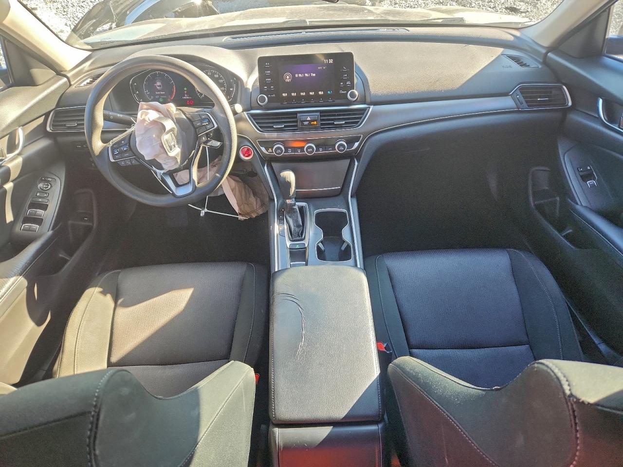 2018 HONDA ACCORD LX photo 8