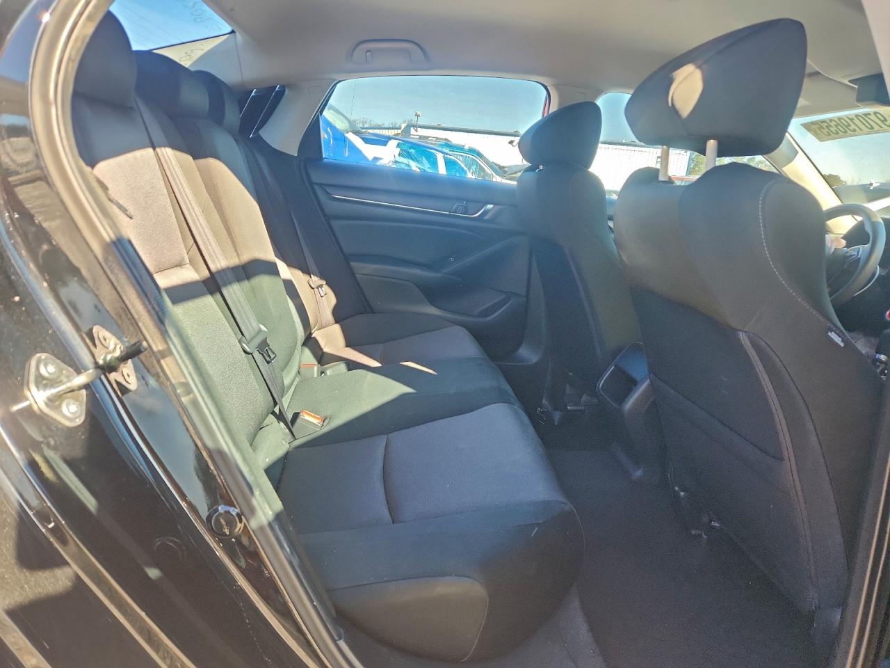 2018 HONDA ACCORD LX photo 10