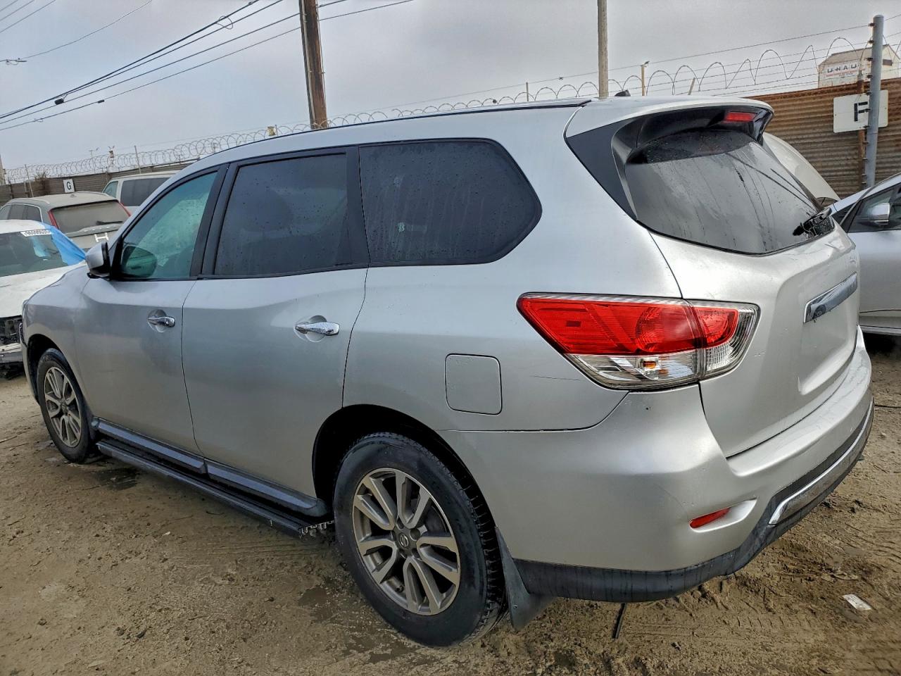 2013 NISSAN PATHFINDER S photo 2