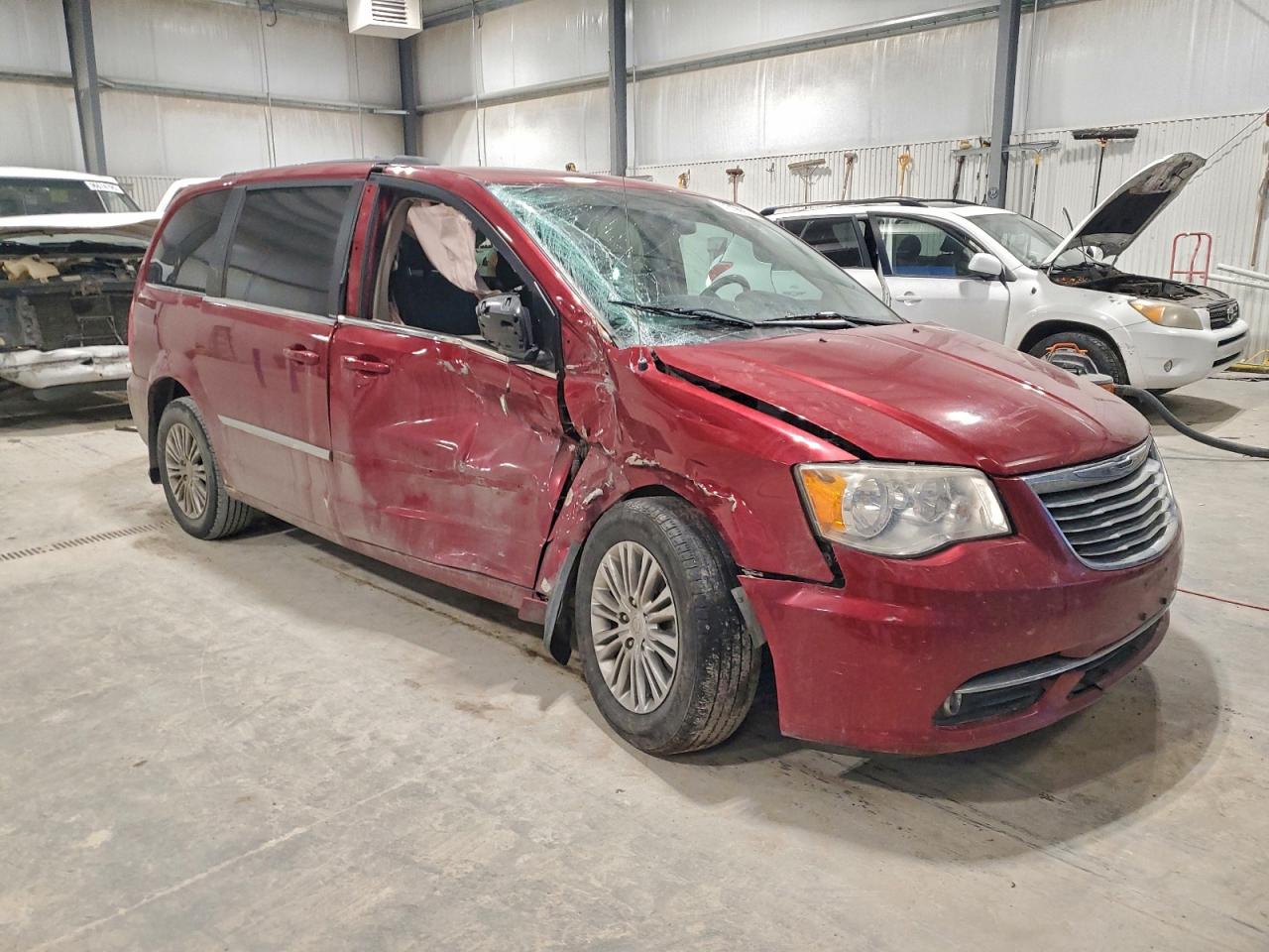 2013 CHRYSLER TOWN & COUNTRY TOURING L photo 4