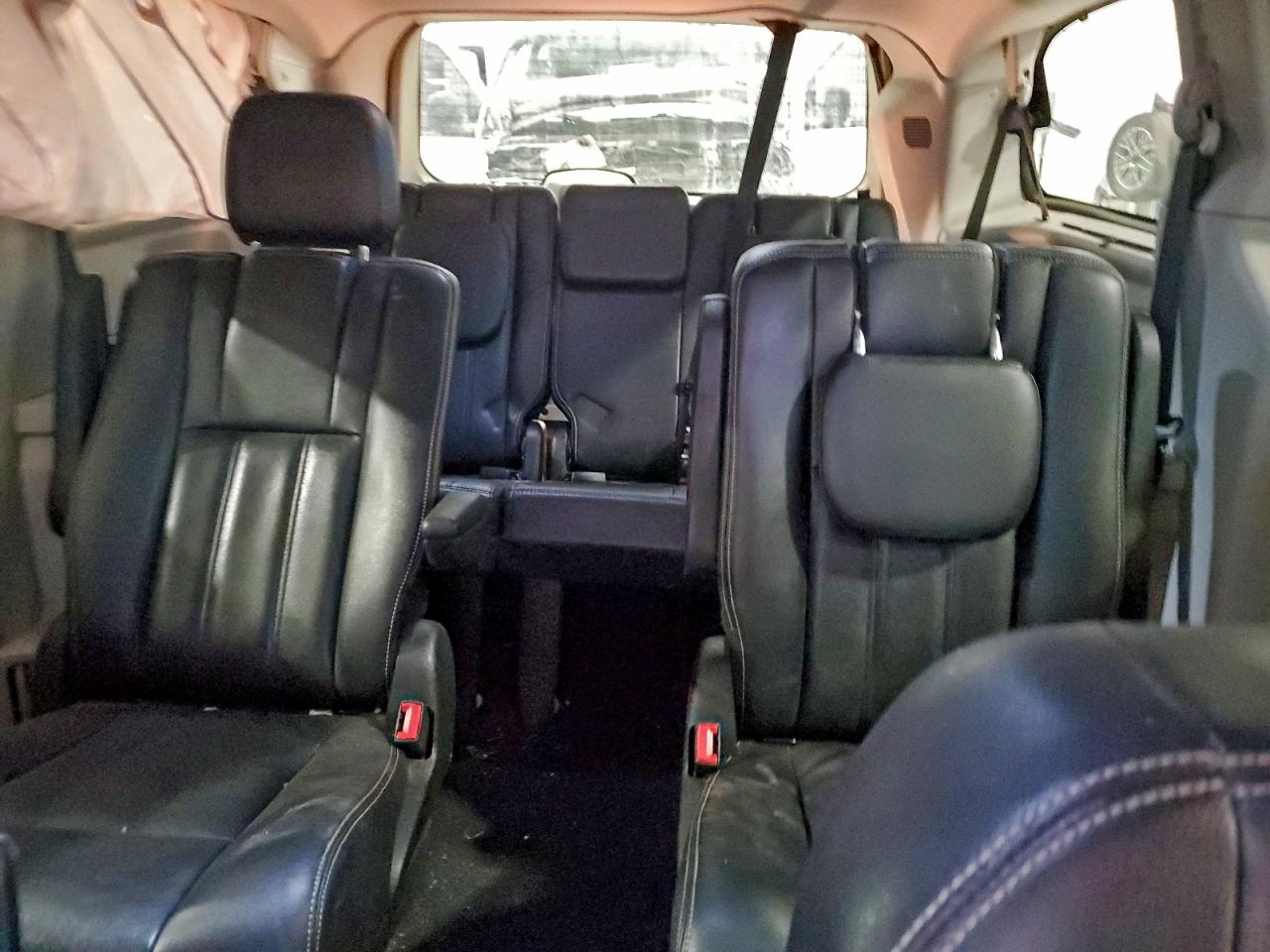 2013 CHRYSLER TOWN & COUNTRY TOURING L photo 10
