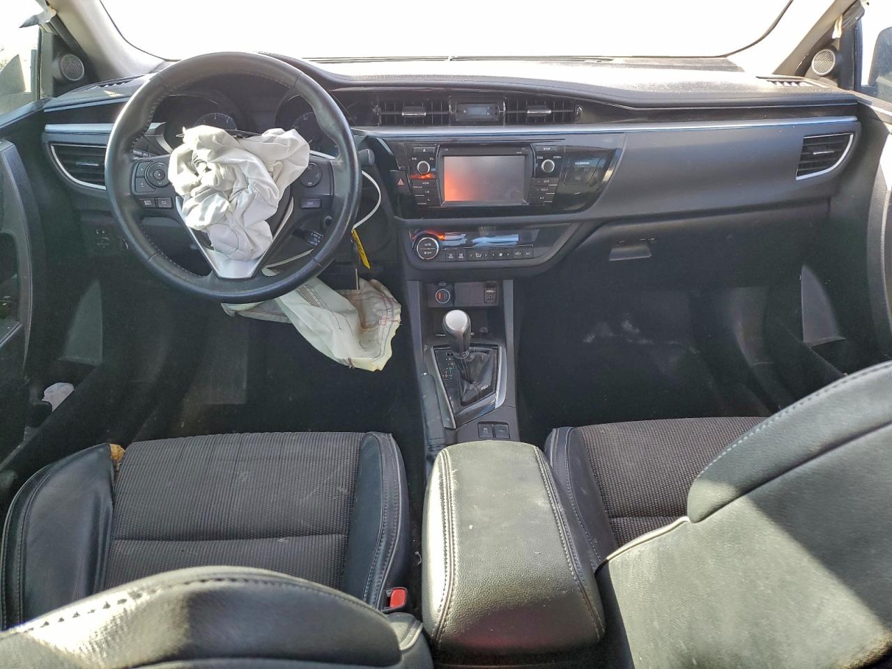2015 TOYOTA COROLLA L photo 8
