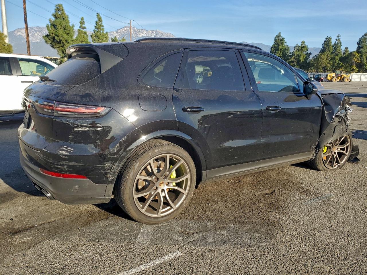 2022 PORSCHE CAYENNE E-HYBRID photo 3