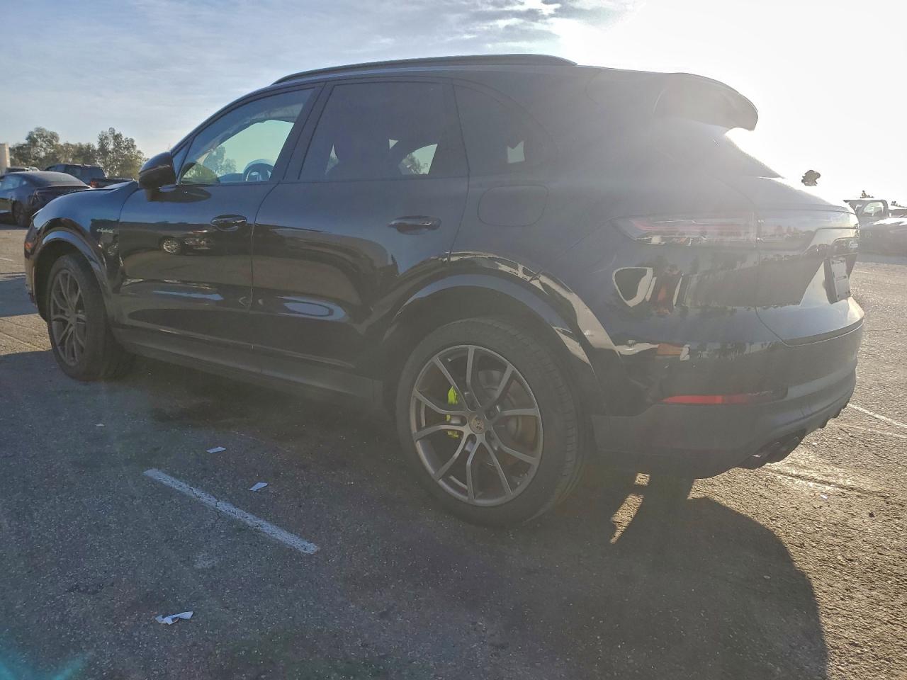 2022 PORSCHE CAYENNE E-HYBRID photo 2