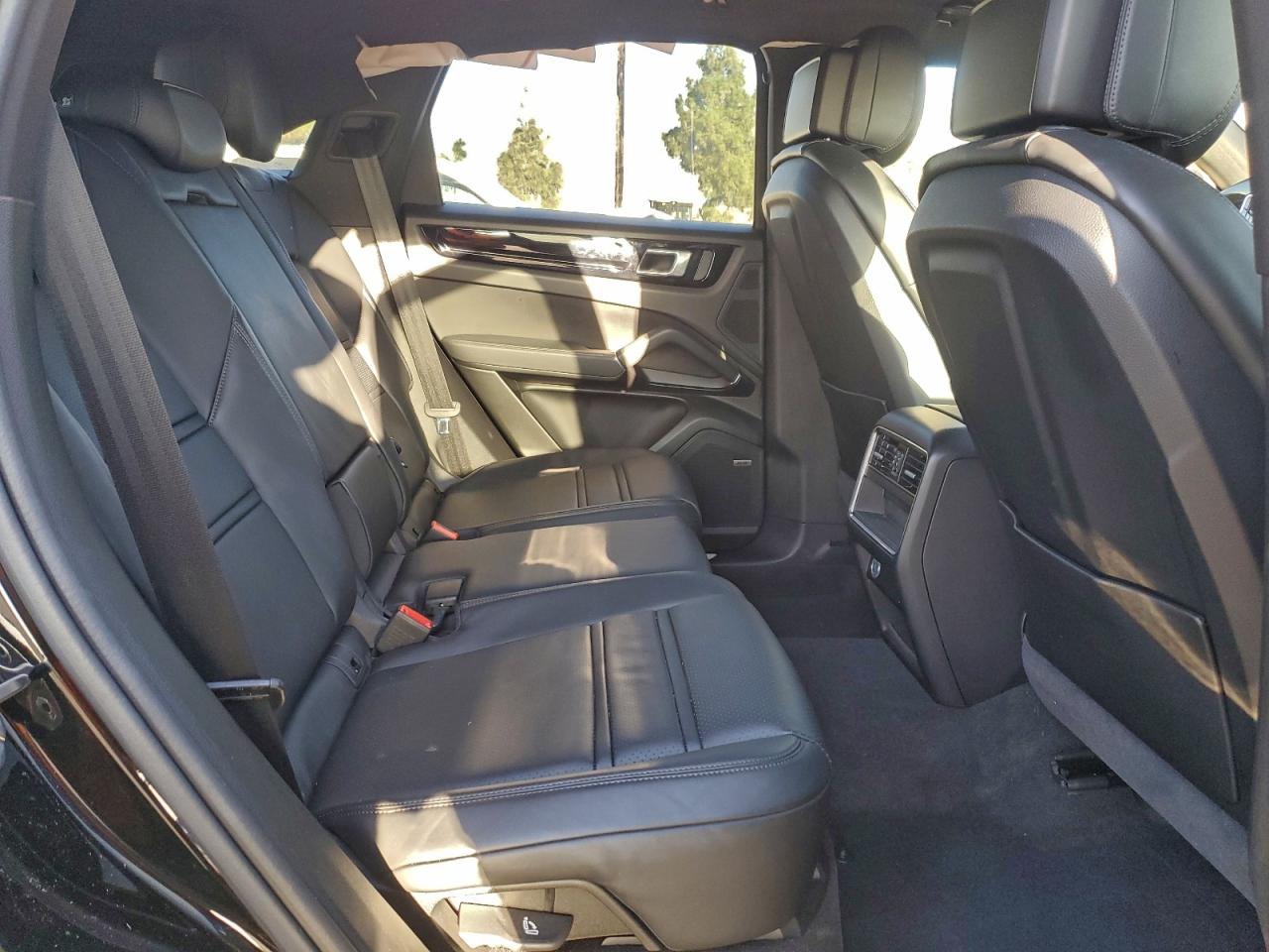 2022 PORSCHE CAYENNE E-HYBRID photo 11