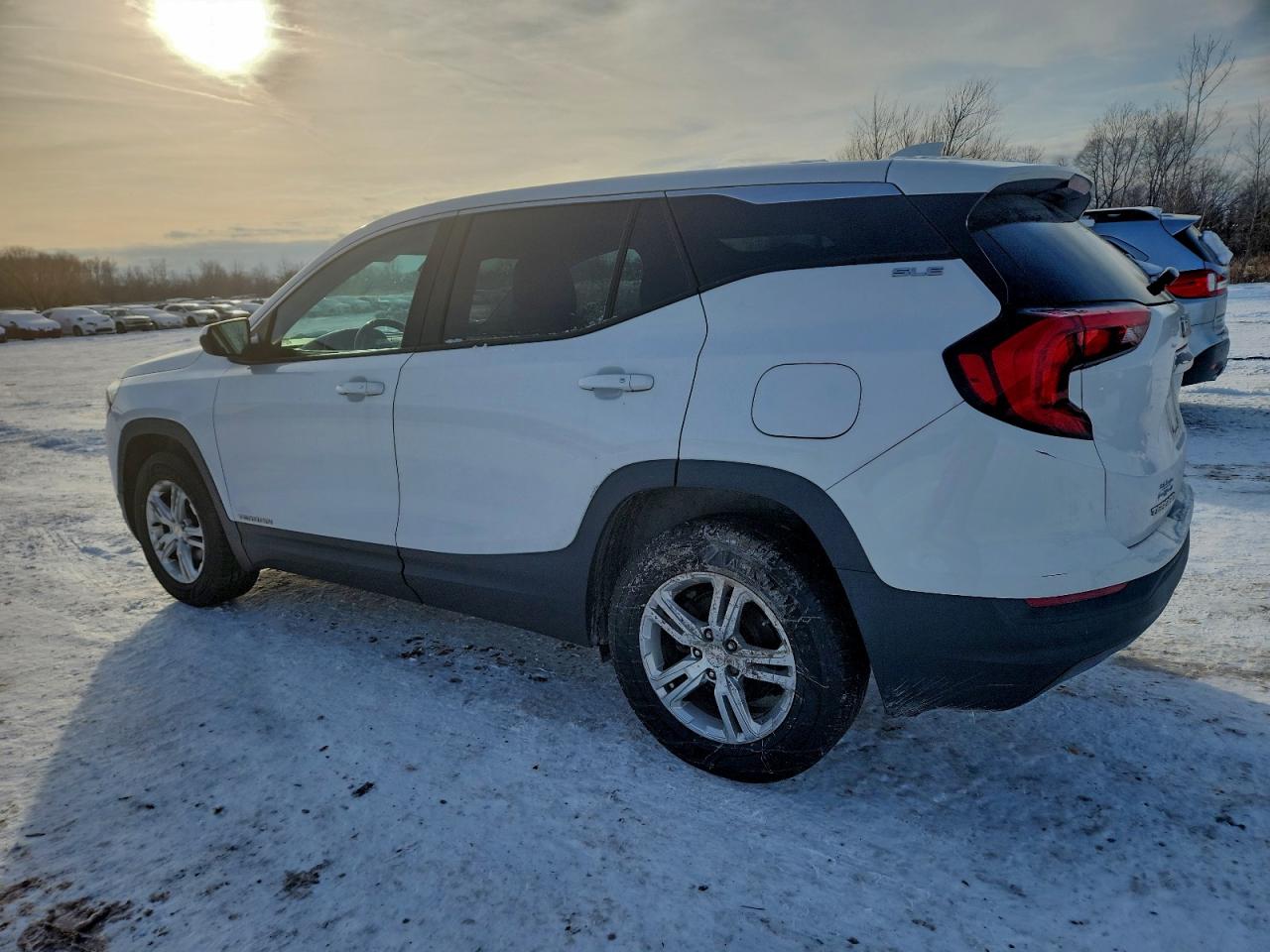 2019 GMC TERRAIN photo 2