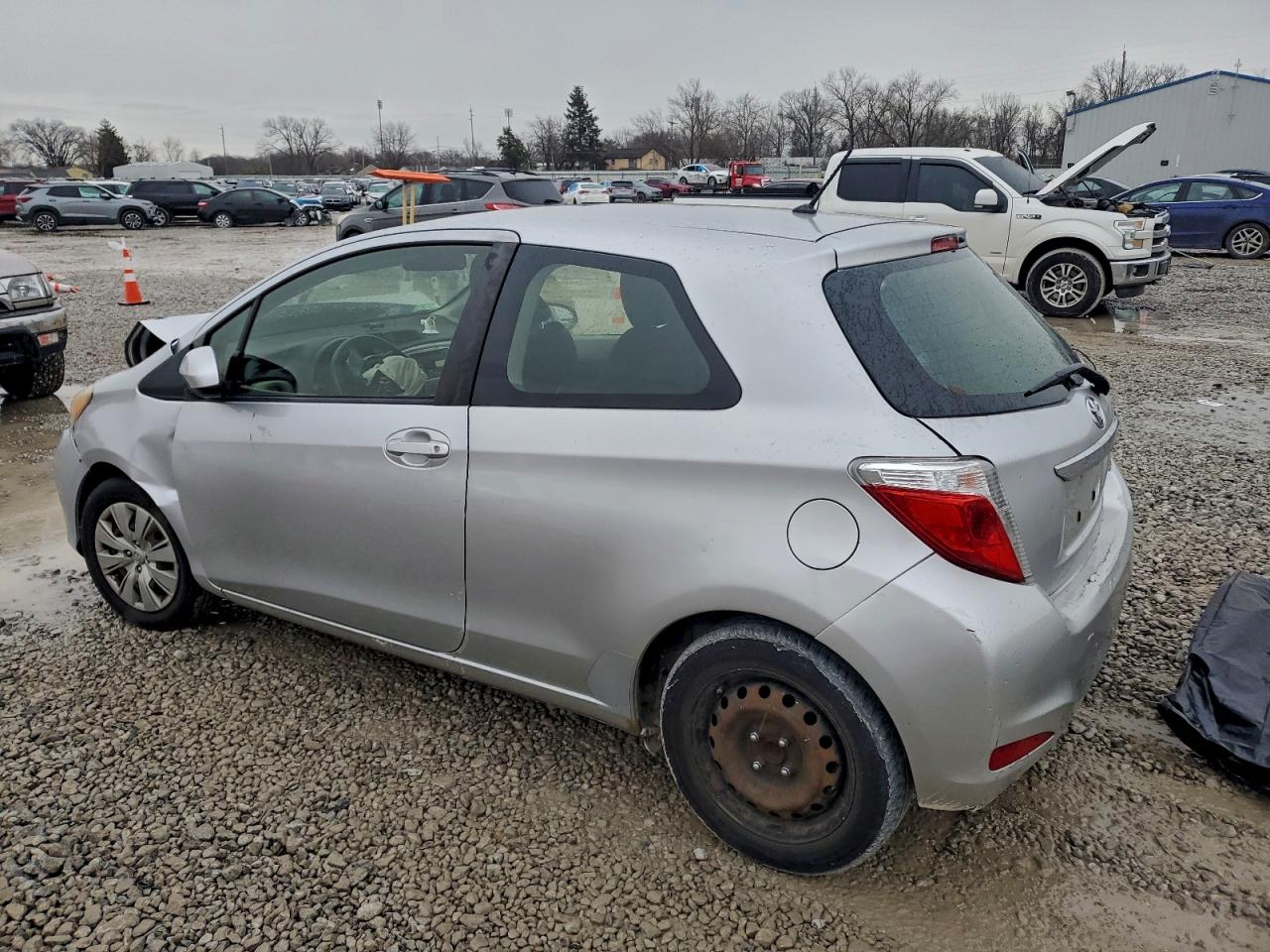2013 TOYOTA YARIS photo 3