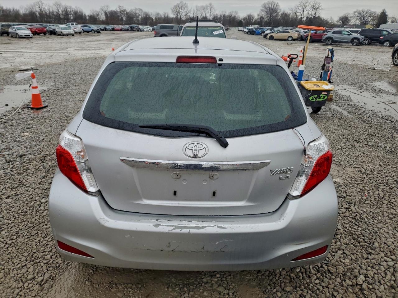 2013 TOYOTA YARIS photo 11