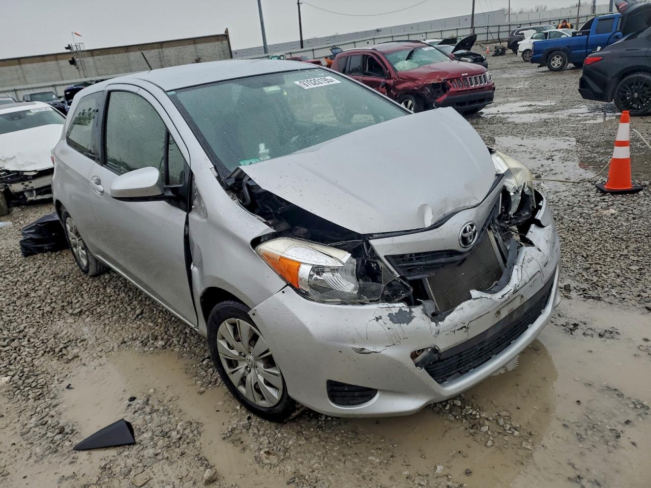 2013 TOYOTA YARIS photo 7