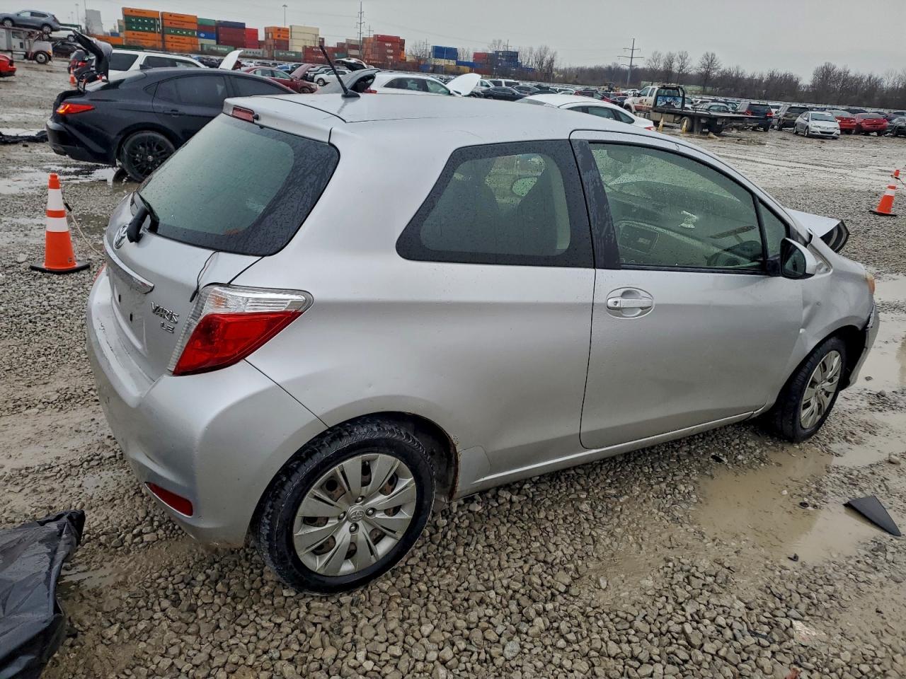 2013 TOYOTA YARIS photo 5