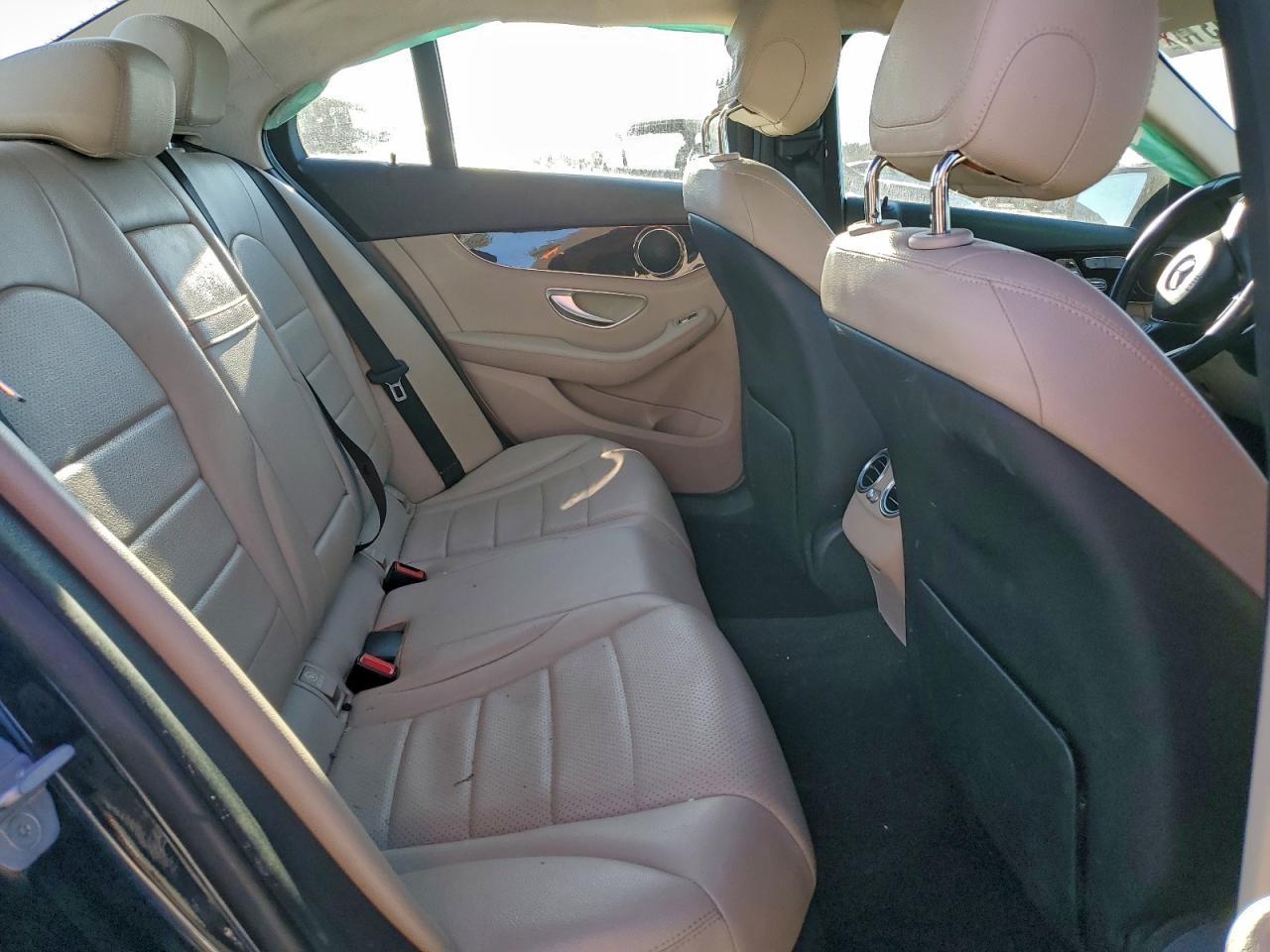 2015 MERCEDES-BENZ C 300 photo 28