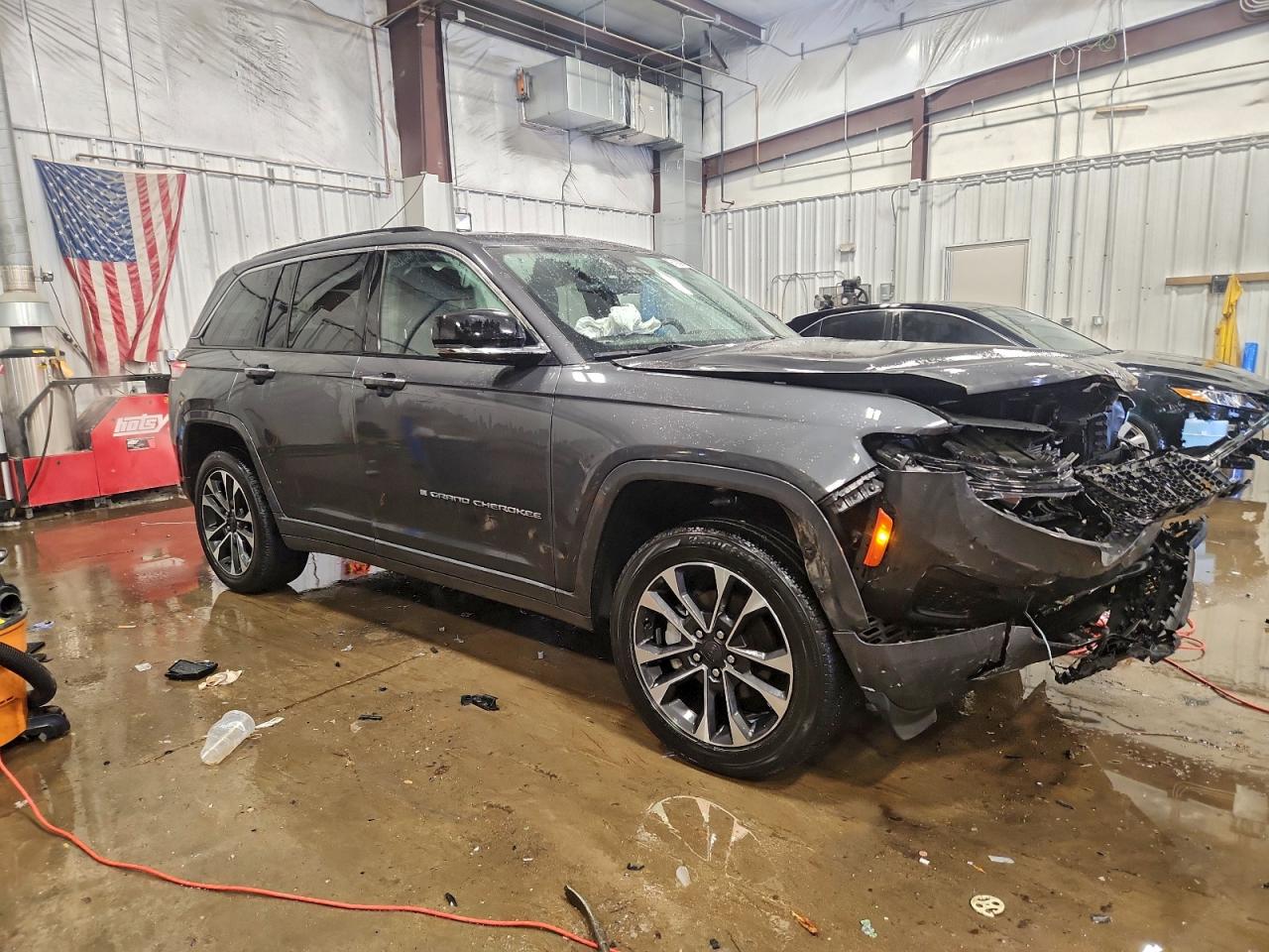 2022 JEEP GRAND CHEROKEE OVERLAND photo 7